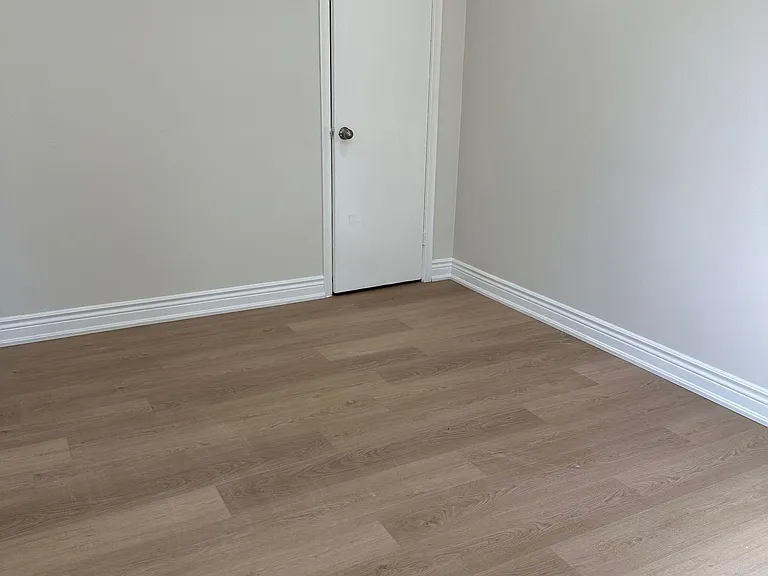 150 Ontario St S — Photo 13