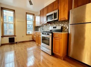 90 India St APT 3R, Brooklyn, NY 11222