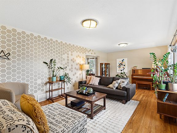 4th image of 3306 48th Pl