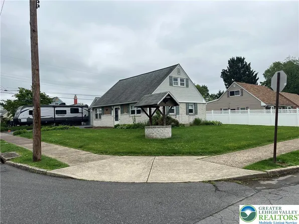 2115 Fireside Dr, Bethlehem, PA 18018