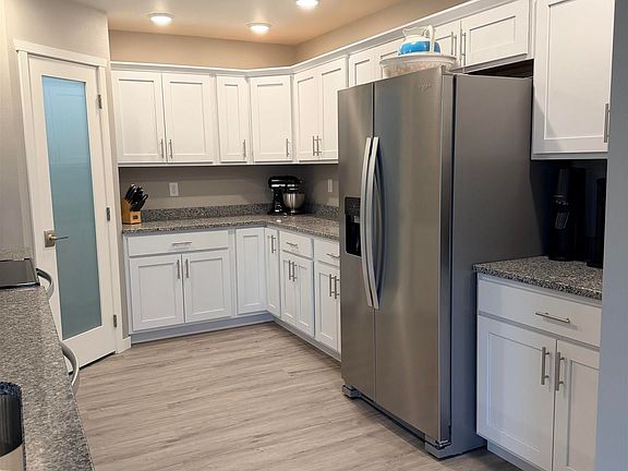3rd image of 1821 W 6th St #8
