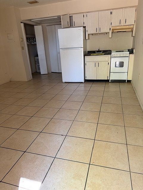 1st image of 323 E Phoenix St