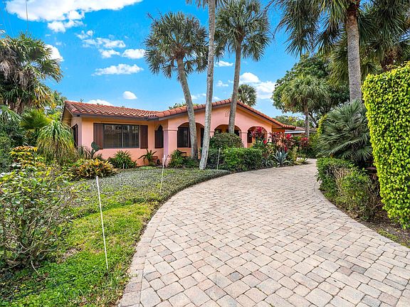 3rd image of 708 NW 6th Dr