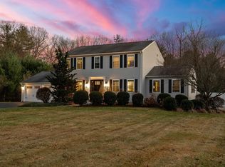 5 Cherry Brook Cir, Sturbridge, MA 01566