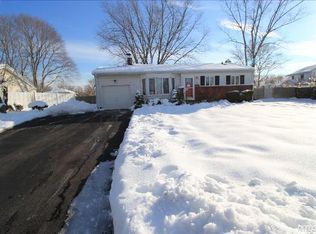 4 Arden Ln, Commack, NY 11725
