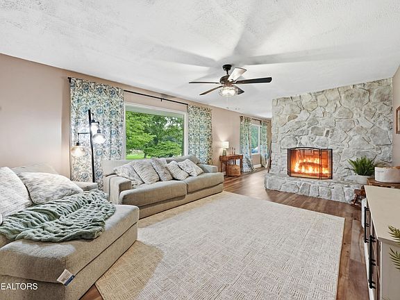 5th image of 212 Copenhaver Rd