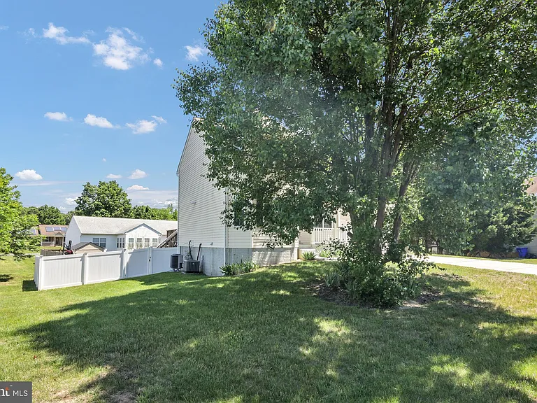 10886 Moore St — Photo 45