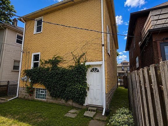 5th image of 105 Maple St