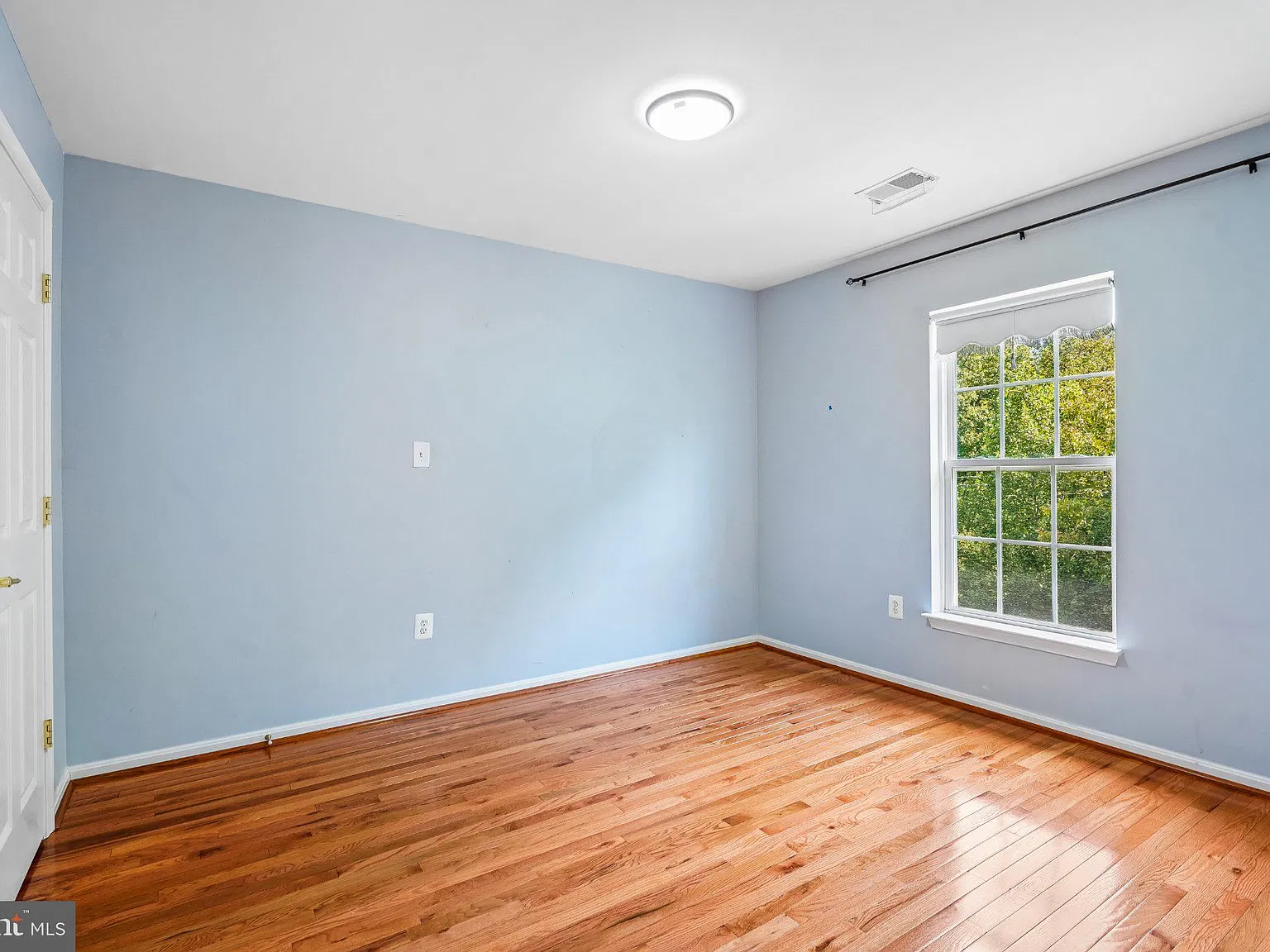 3 bed, 2.5 bath, 1577 sqft, $2,650 — Photo 3