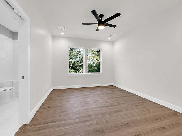 715 Service St #B — Photo 21