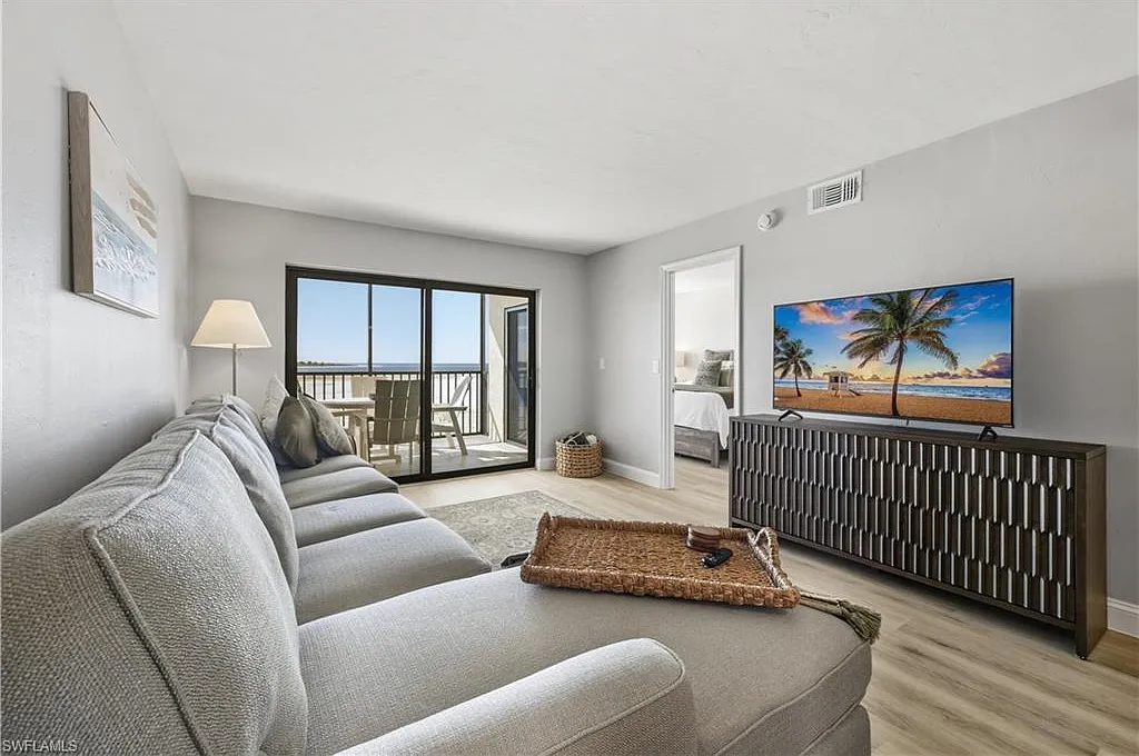 2 bed, 2.0 bath, 933 sqft, $12,000 — Photo 1
