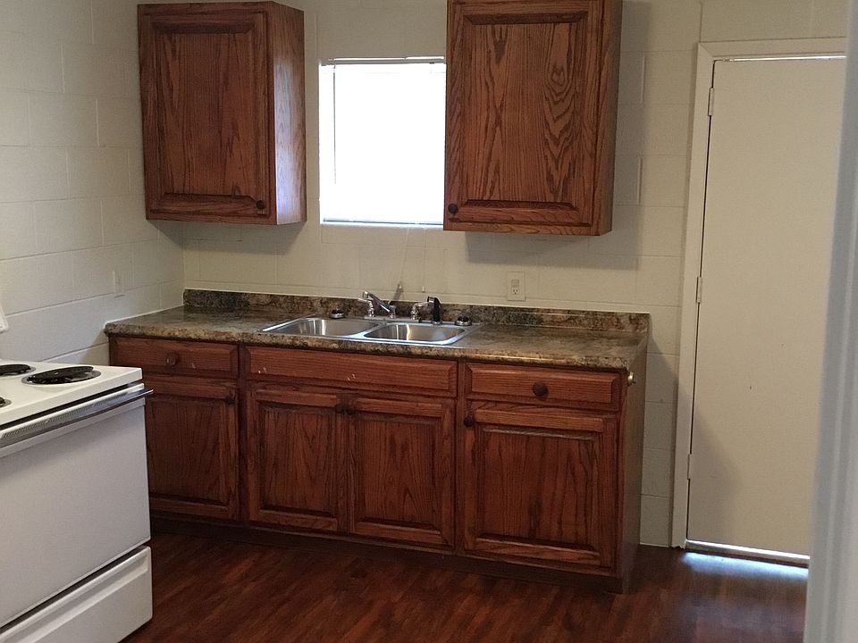 1st image of 1024 Holly Oak St