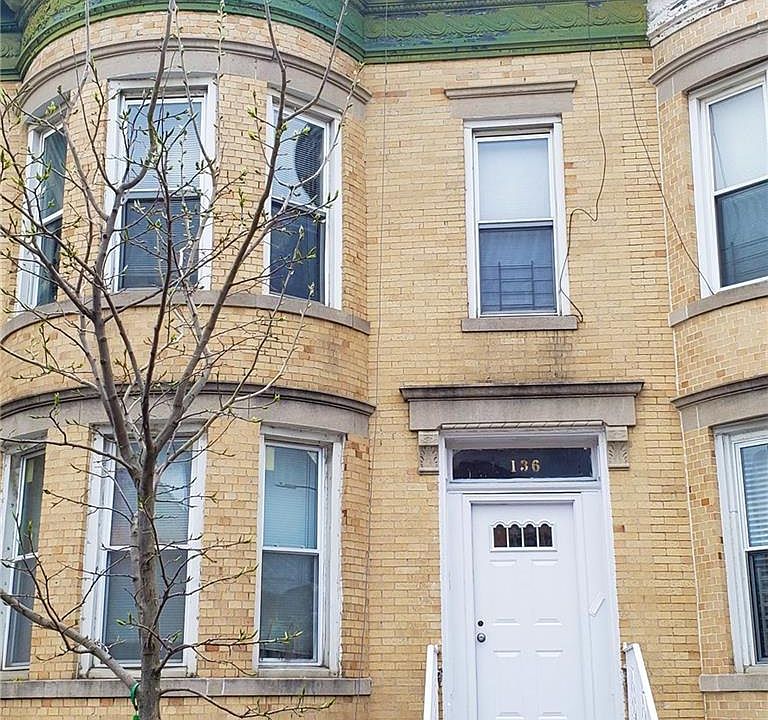 1st image of 136 E 31st St