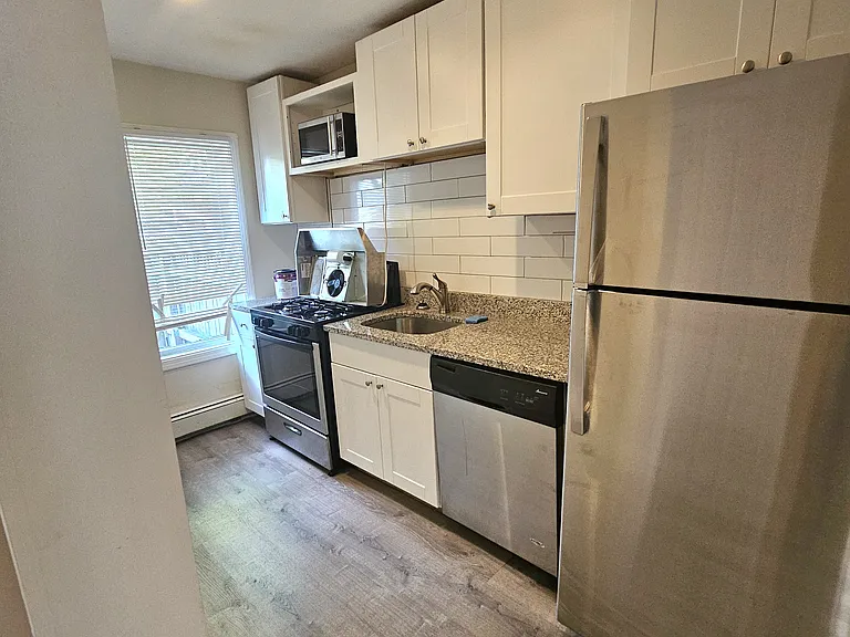 774 E 5th St #1 — Photo 4