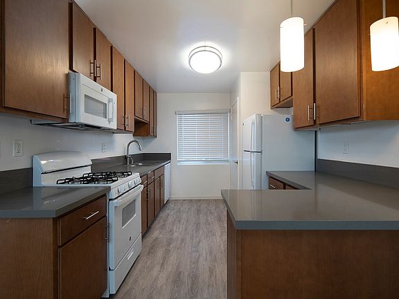 4th image of 5041-5043 Santa Monica Ave #17