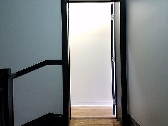 5th image of 306 N Kedzie Ave #1