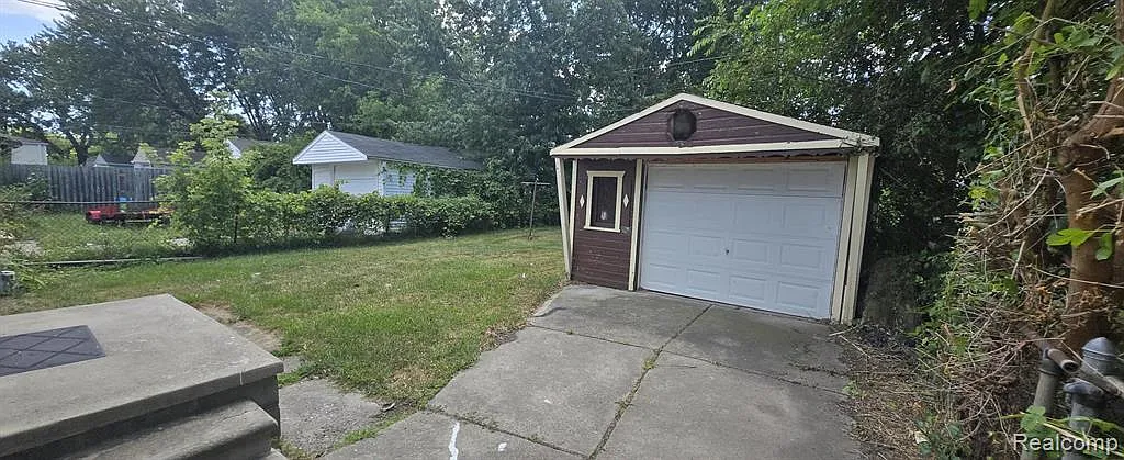 4 bed, 1.0 bath, 870 sqft, $1,295 — Photo 4