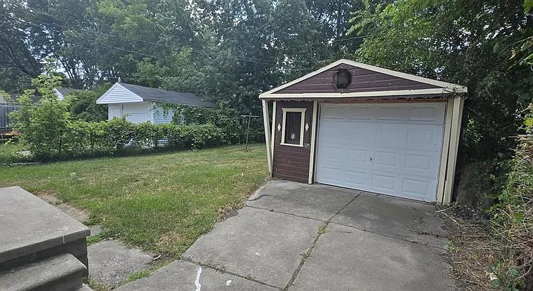 13046 Sherman Ave — Photo 4