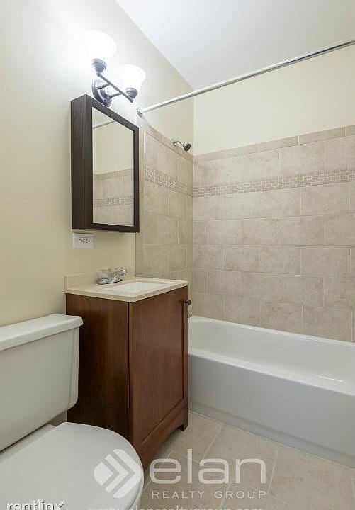 2nd image of 819 W Cornelia Ave APT 109