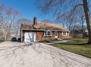 39 Woodridge Rd, Hampton Bays, NY 11946