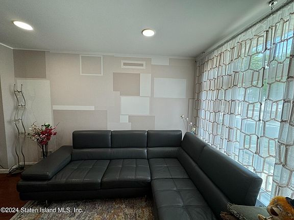 4th image of 78 Bishop St