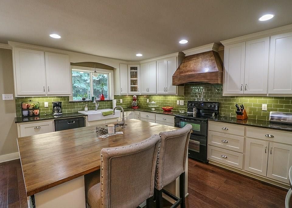 1st image of 205 Canyon Dr