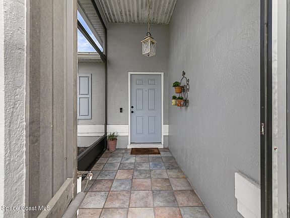 3rd image of 211 Seahorse Cir SE
