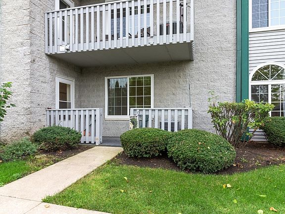2nd image of 2899 Heritage Dr APT 1C