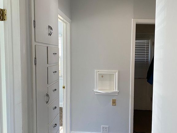 4th image of 2368 E Redondo Ave
