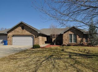 412 Yosemite Dr, Nixa, MO 65714