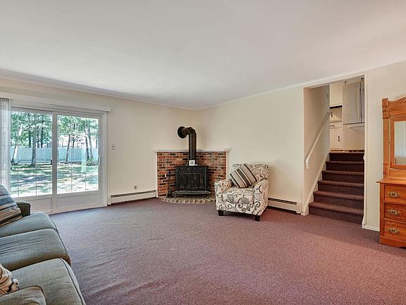 3rd image of 505 Oak Hill Ct