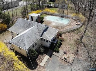 24 Poplar St, Oakland, NJ 07436