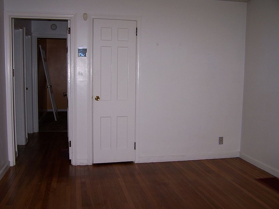 2nd image of 1523 Canfield Ave