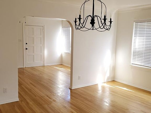 2nd image of 513 N Windsor Blvd