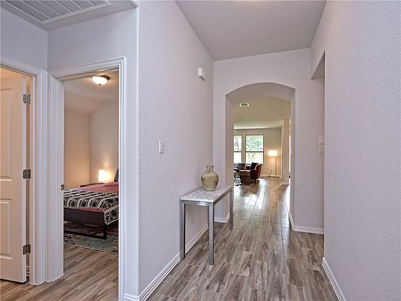 3rd image of 4115 Kingsley Ave