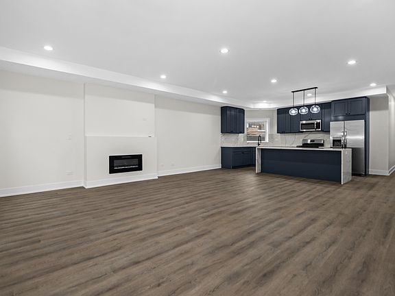 3rd image of 4338 N Clarendon Ave #2S
