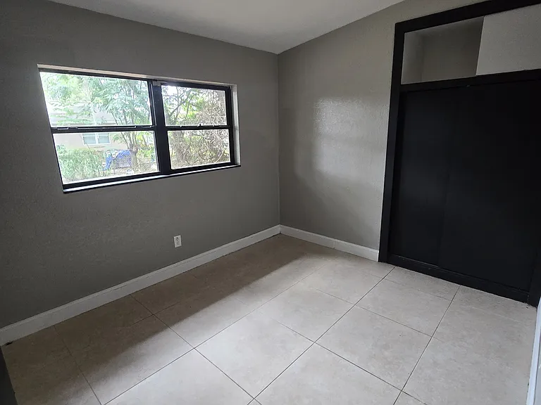 5837 Perrine Dr — Photo 4