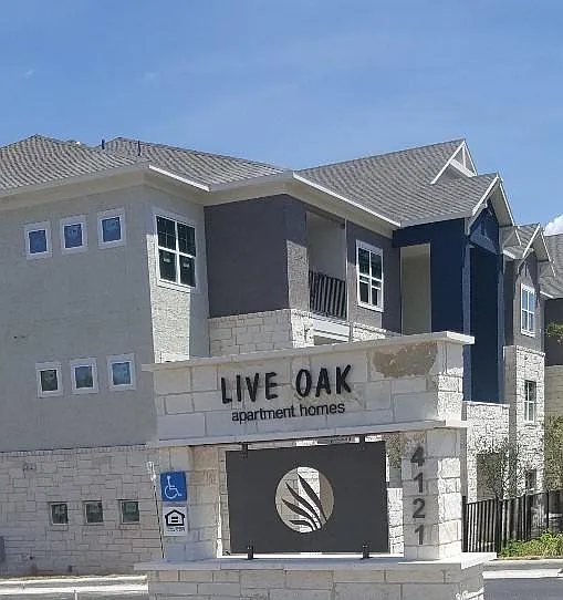 Live Oak Apartments — Photo 25