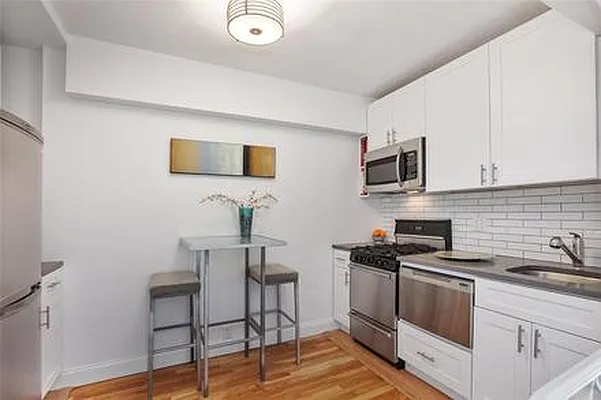 Rented by Bank Neary | media 4