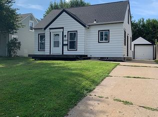 2929 Meadowbrook Dr SE, Cedar Rapids, IA 52403