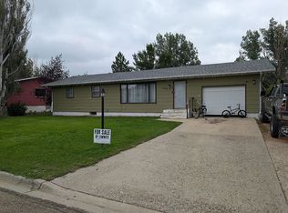 104 10th Ave NW, Bowman, ND 58623