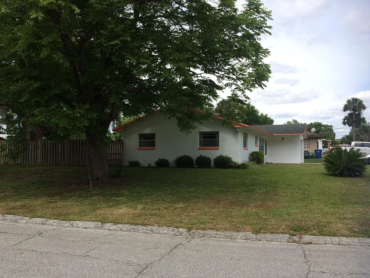 Building Photo - 1351 Almond St