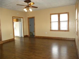 95 E Main St, Avella, PA 15379