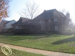 48113 Andover Dr, Novi, MI