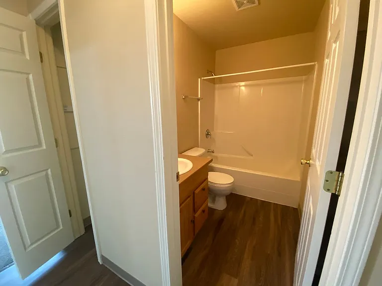 2217 N Abbey Glen Ct — Photo 26