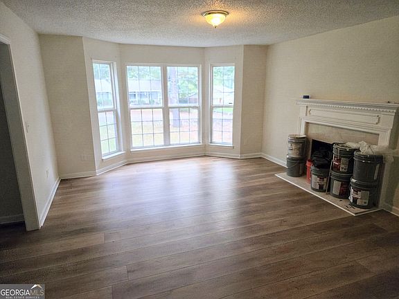 3rd image of 141 Club Cir