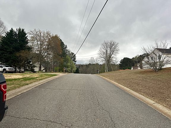 5th image of 140 Philadelphia Dr