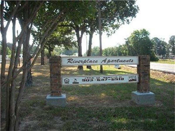 1304 West Ave, Hooks, TX 75561