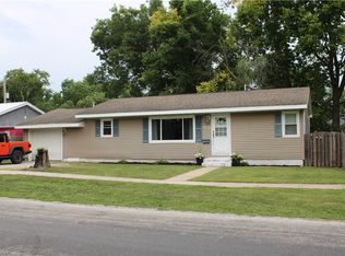 510 W Hunter St, Sullivan, IL 61951