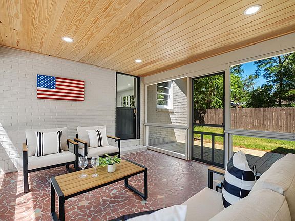 3rd image of 642 E Georgia St